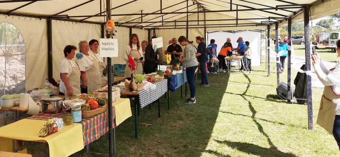 ELŐKÉSZÜLETEK A KÓSTOLTATÁSRA