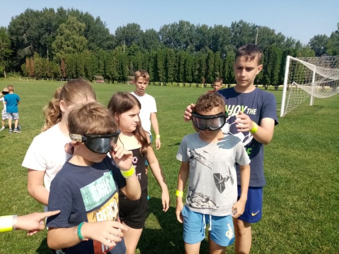 Részeges szemüveg- rendőrségi bemutató Vámosszabadin