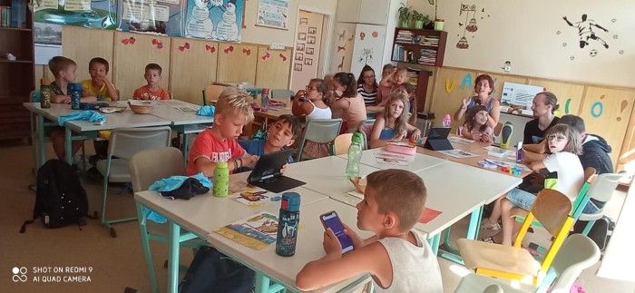 nagy munkában 2 angol tábor