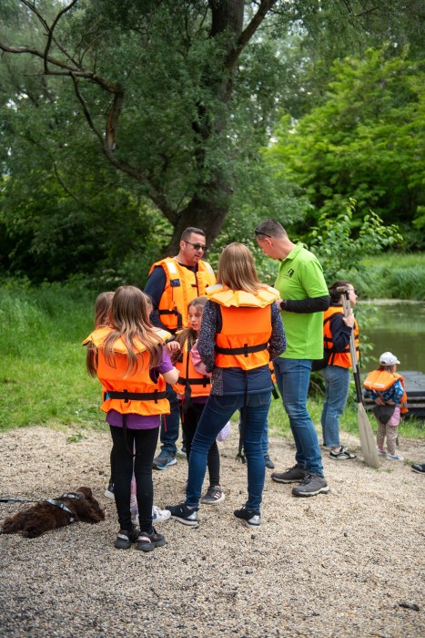 Vámosszabadi Fejlesztéséért Egyesület- Kenuzás a Gyereknapon