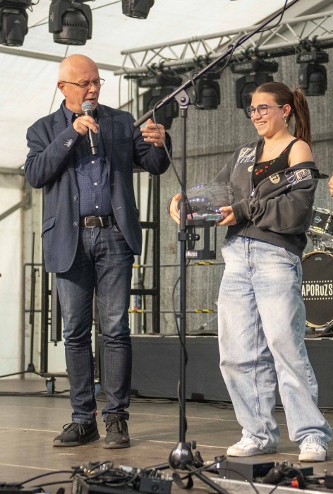 Tombolasorsolás Jáger Andrással